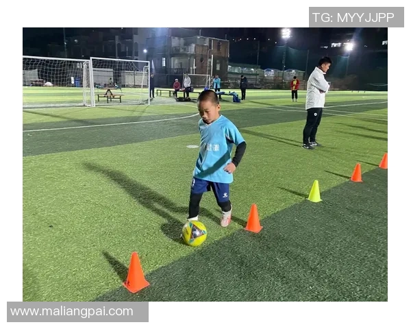 新疆足球小球星崭露头角 未来潜力无限引发各方关注